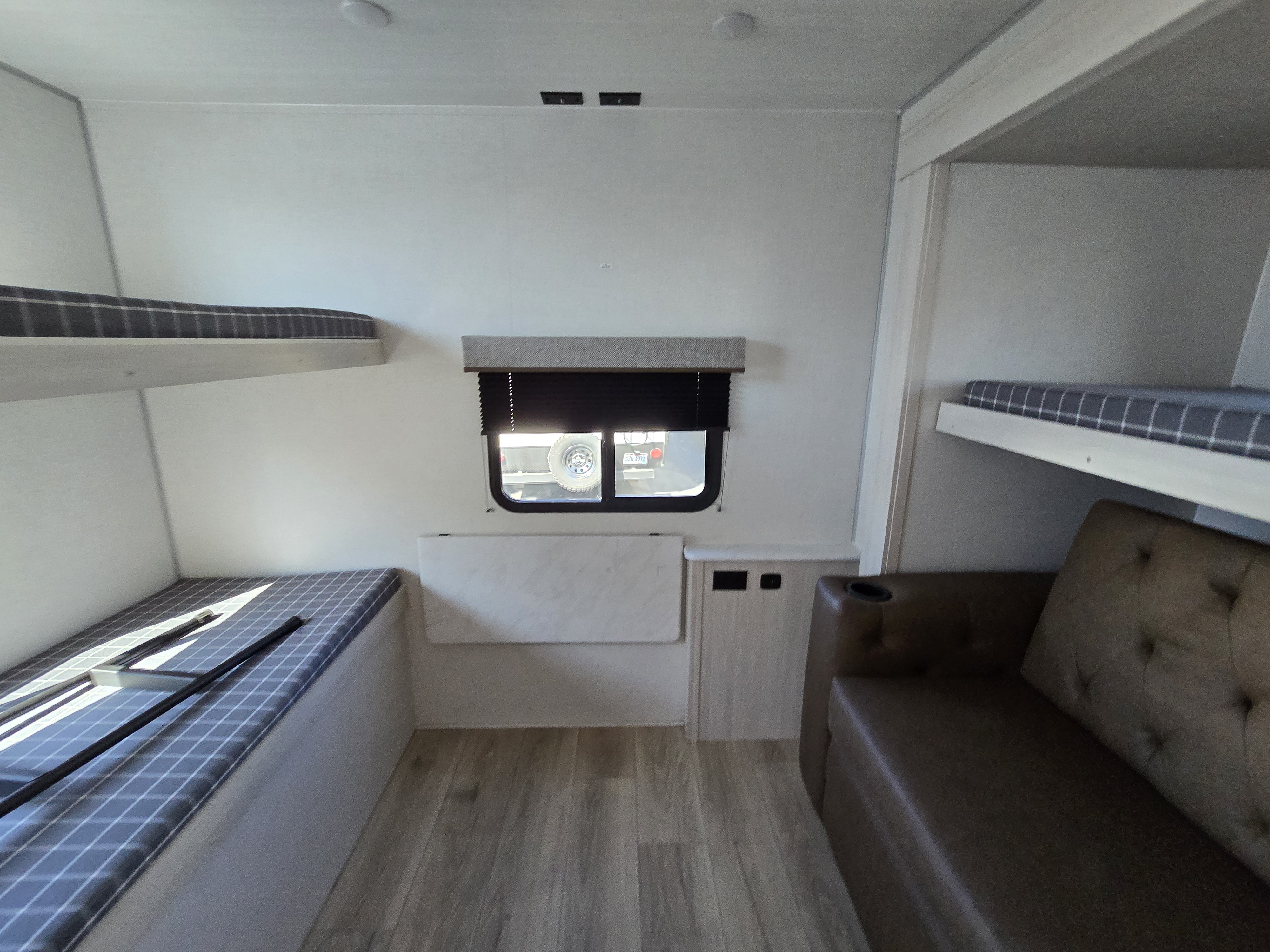 FOREST RIVER SURVEYOR 34CAMP