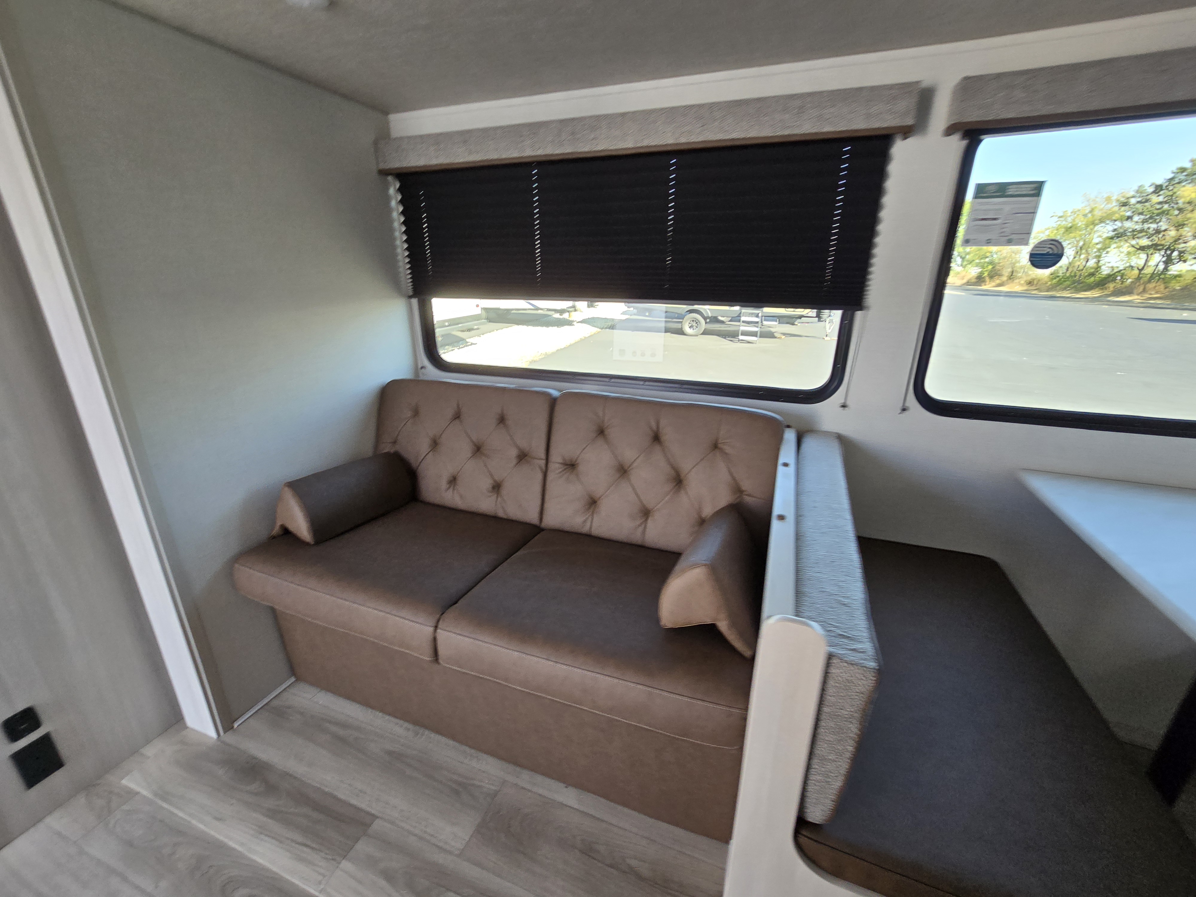 FOREST RIVER SURVEYOR 34CAMP