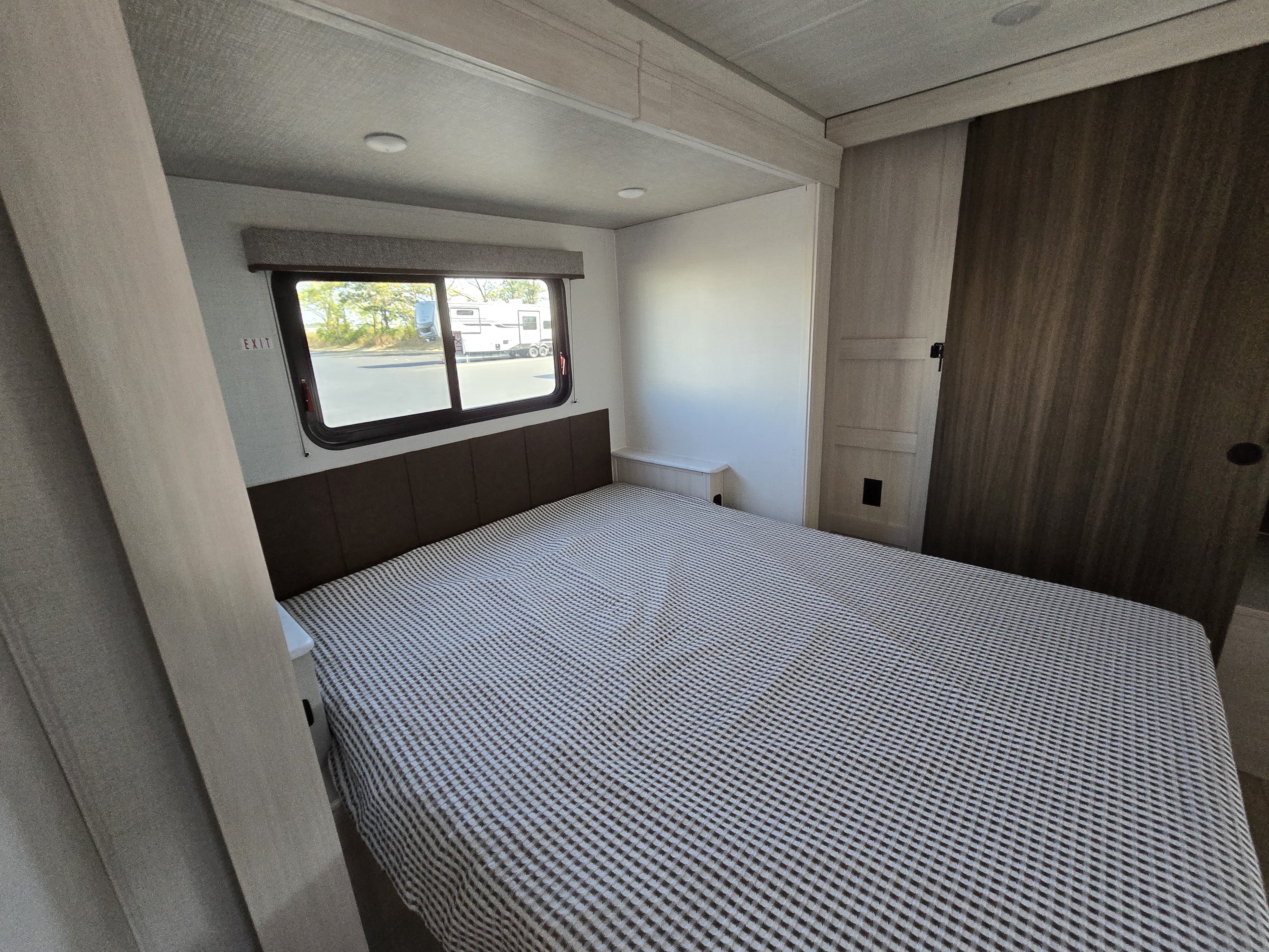 FOREST RIVER SURVEYOR 34CAMP