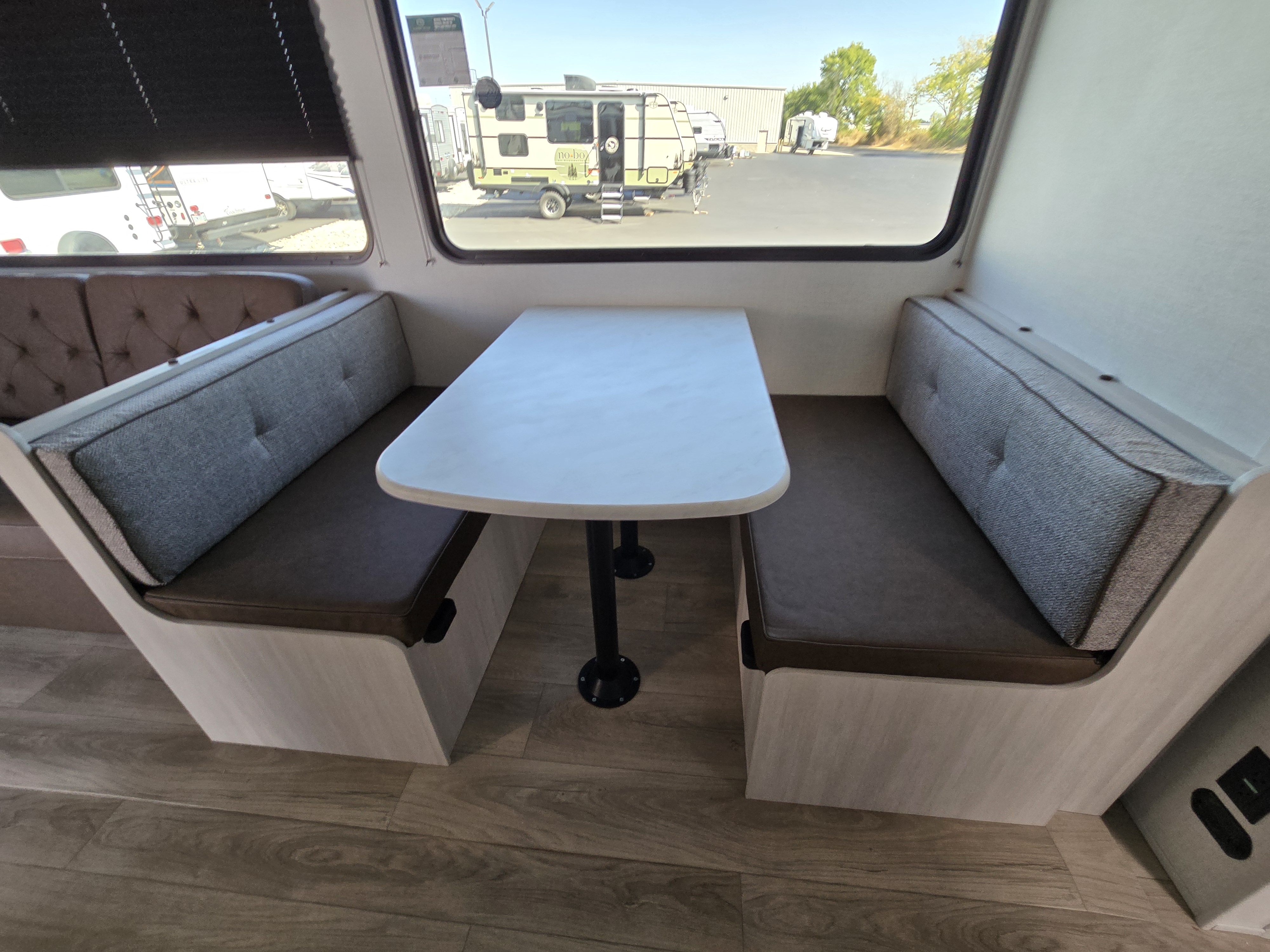 FOREST RIVER SURVEYOR 34CAMP