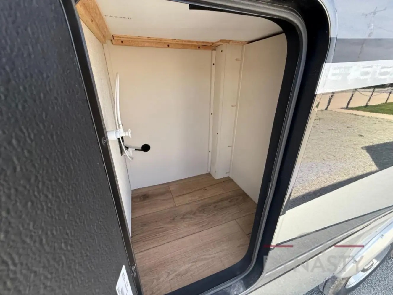 FOREST RIVER RIVERSTONE 420RE