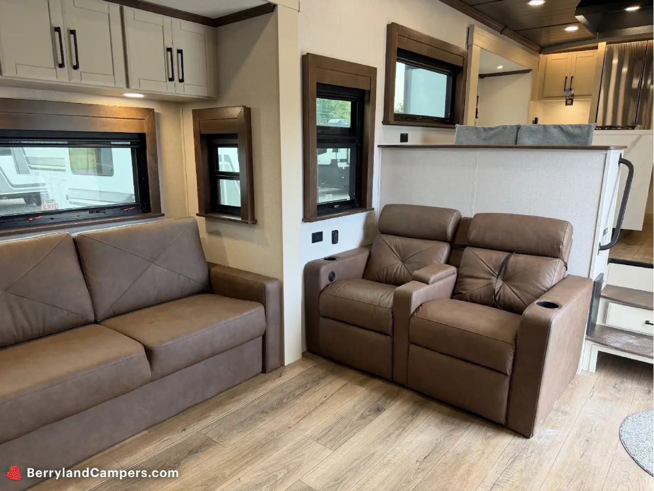 FOREST RIVER RIVERSTONE 421FK
