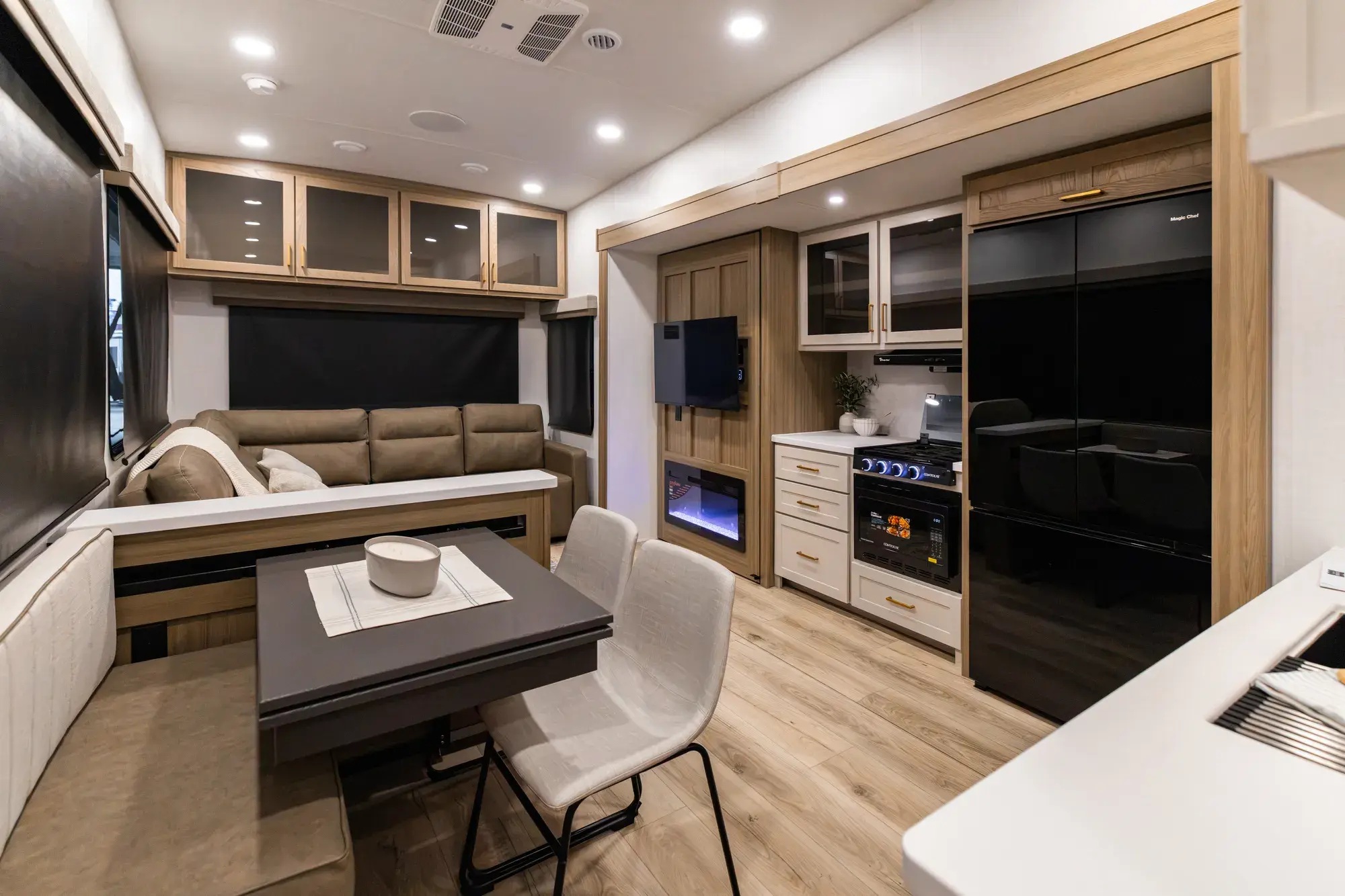 FOREST RIVER ROCKWOOD SIGNATURE 332SRL