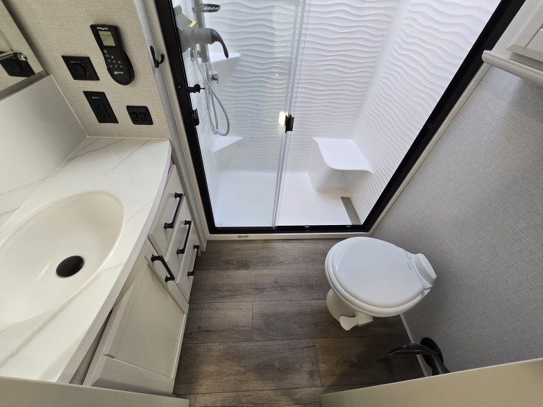 FOREST RIVER RIVERSTONE 42FSKG