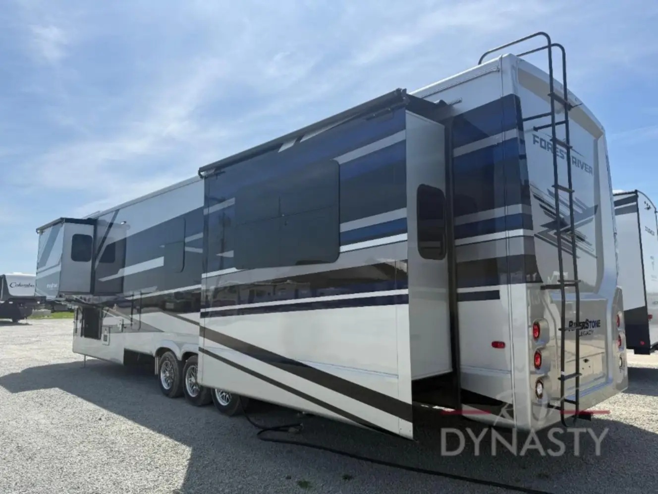 FOREST RIVER RIVERSTONE 420RE