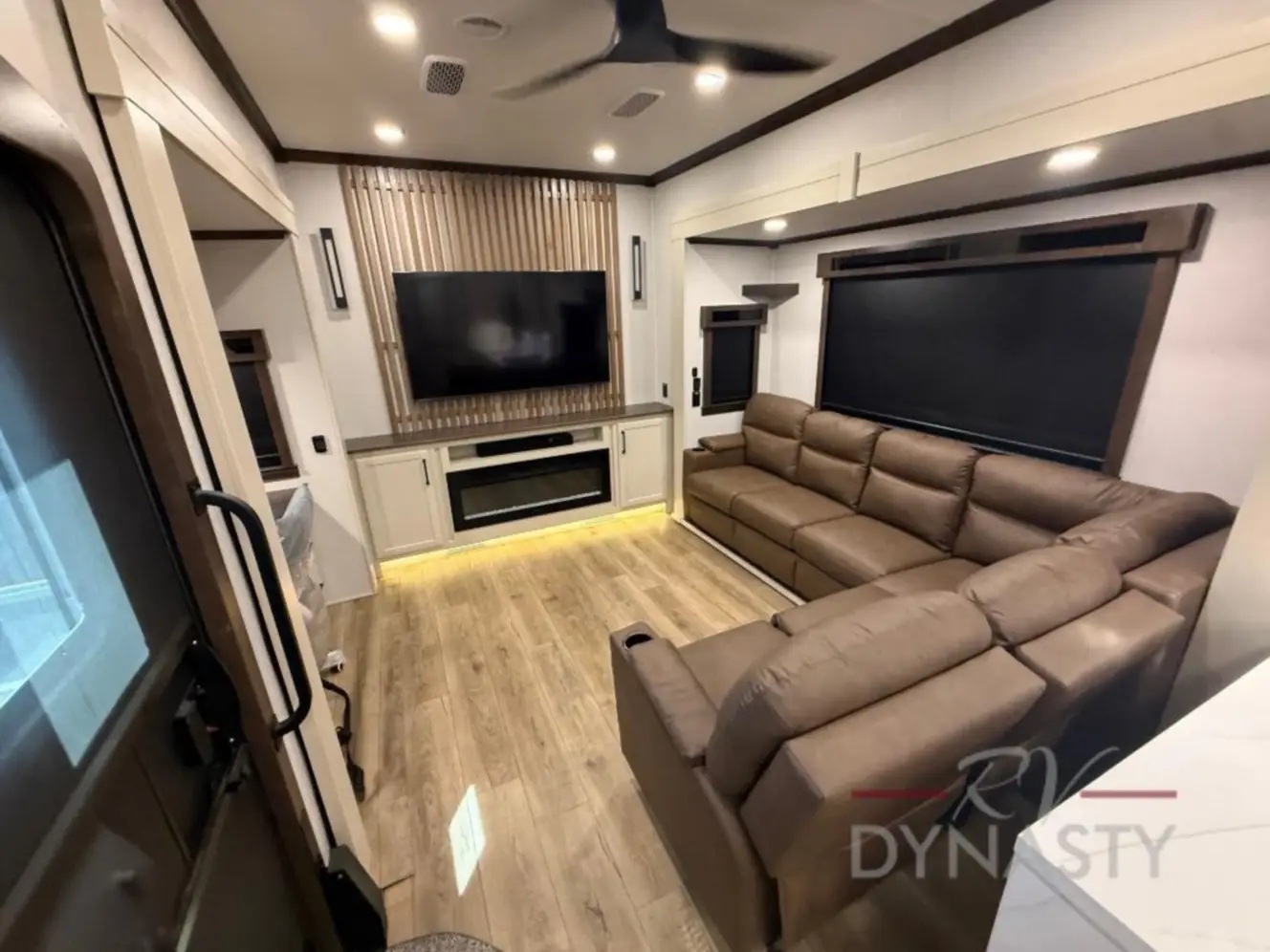 FOREST RIVER RIVERSTONE 420RE