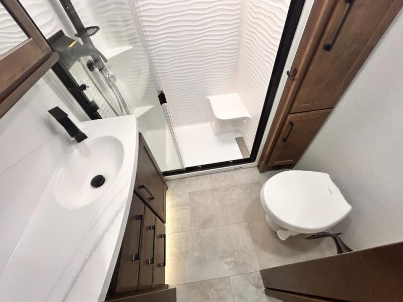 FOREST RIVER RIVERSTONE 425FO