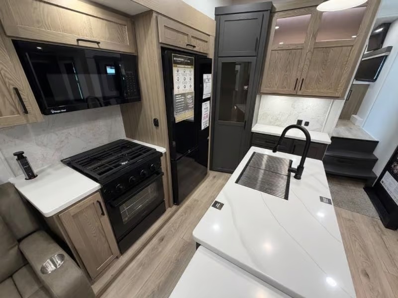 FOREST RIVER ROCKWOOD SIGNATURE 403SDB