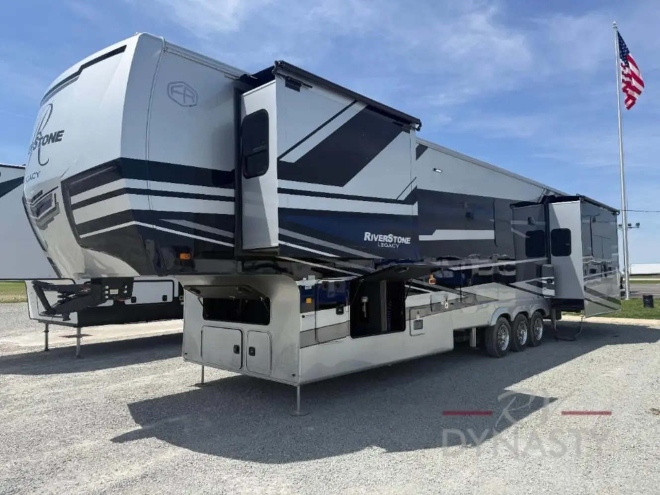 FOREST RIVER RIVERSTONE 420RE