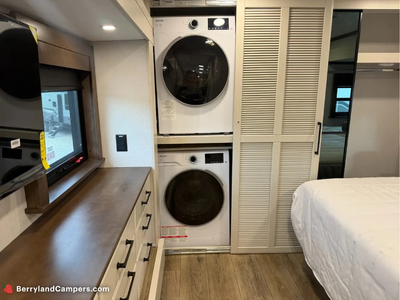 FOREST RIVER RIVERSTONE 421FK