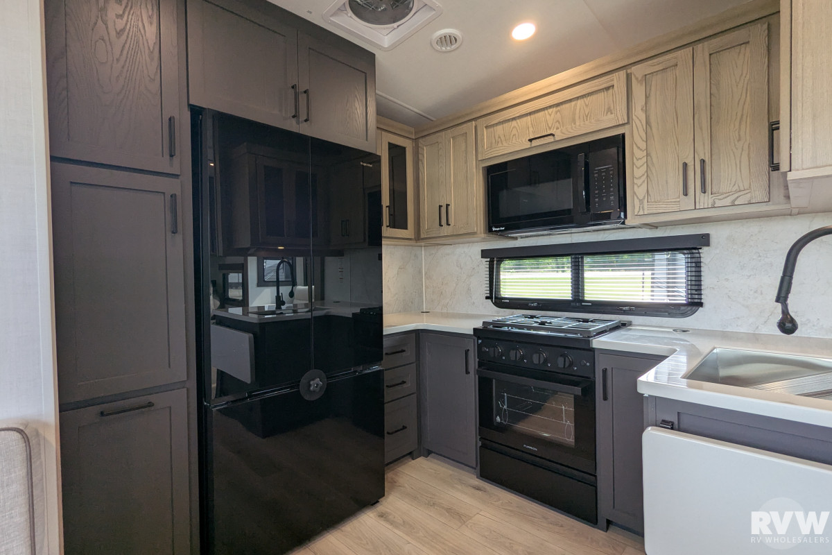 FOREST RIVER ROCKWOOD SIGNATURE R371RK