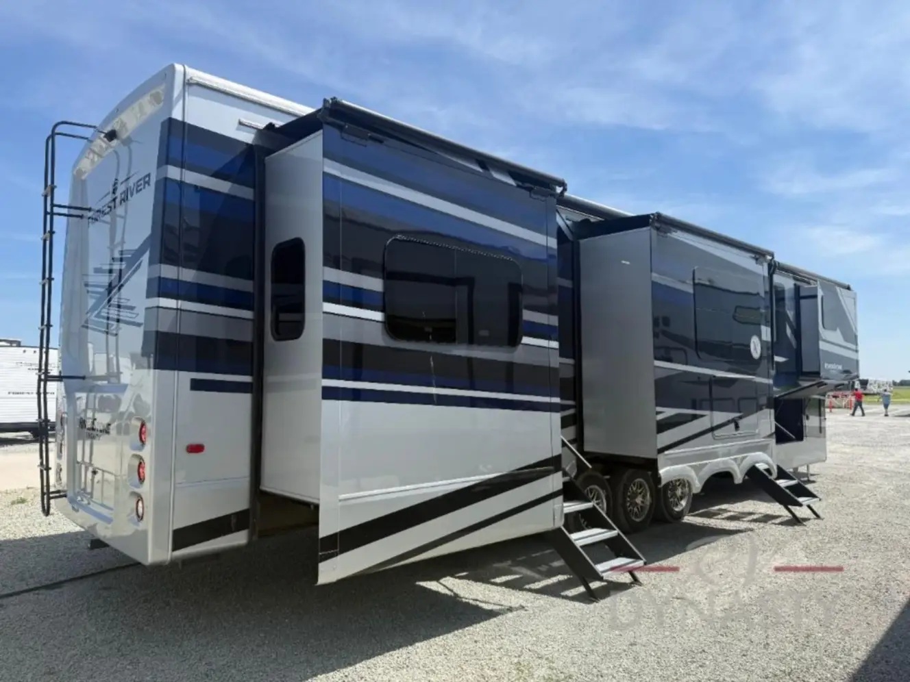 FOREST RIVER RIVERSTONE 420RE