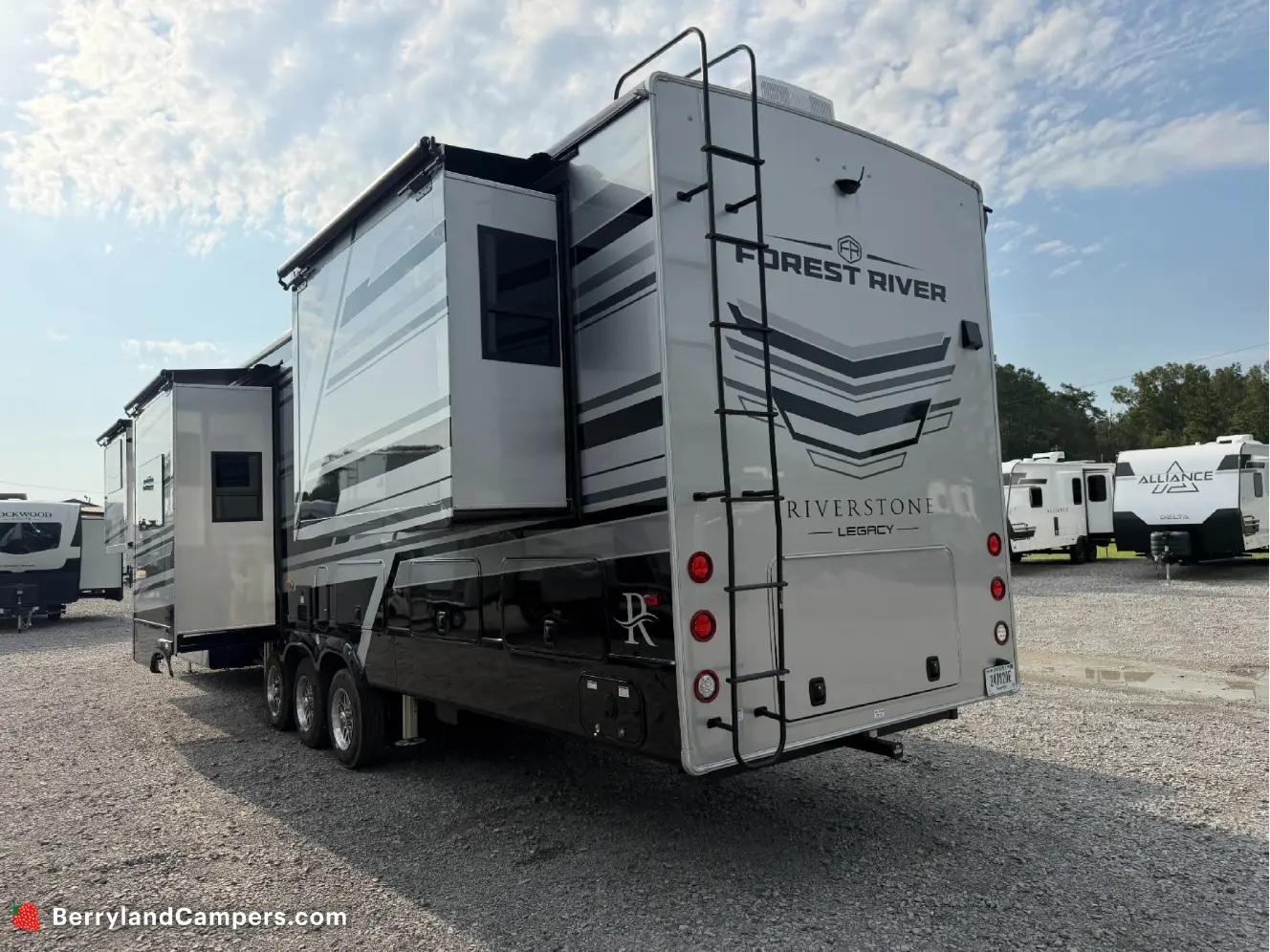 FOREST RIVER RIVERSTONE 421FK