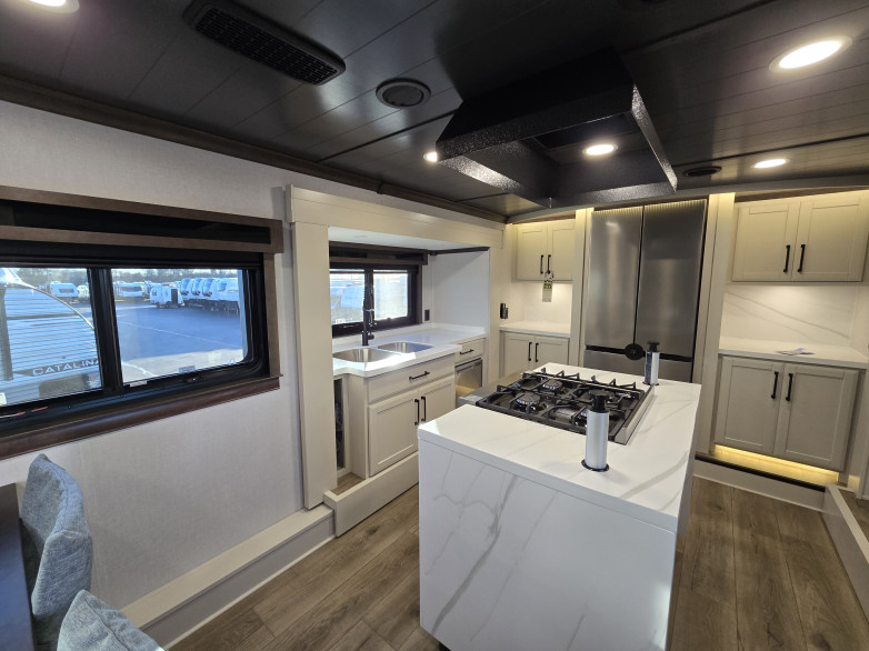 FOREST RIVER RIVERSTONE 42FSKG