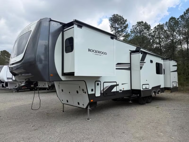 FOREST RIVER ROCKWOOD SIGNATURE 403SDB