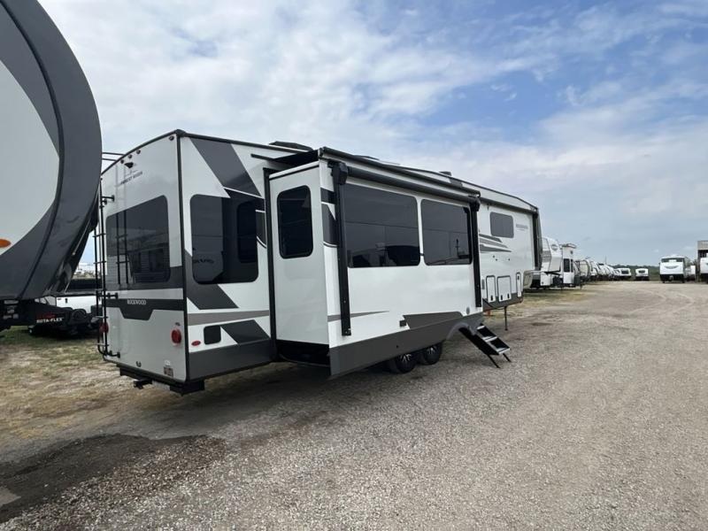 FOREST RIVER ROCKWOOD SIGNATURE 401SFB