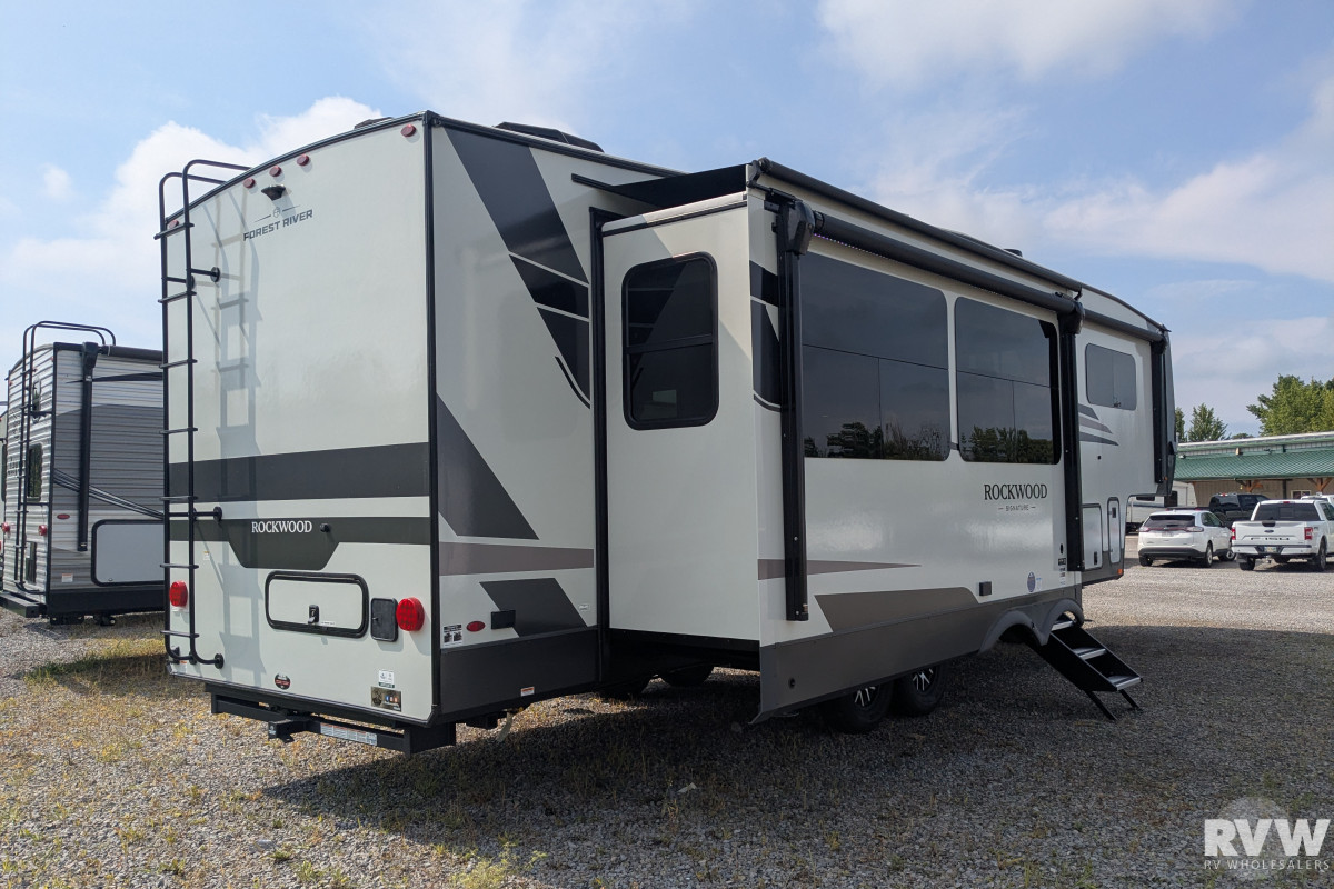 FOREST RIVER ROCKWOOD SIGNATURE R371RK