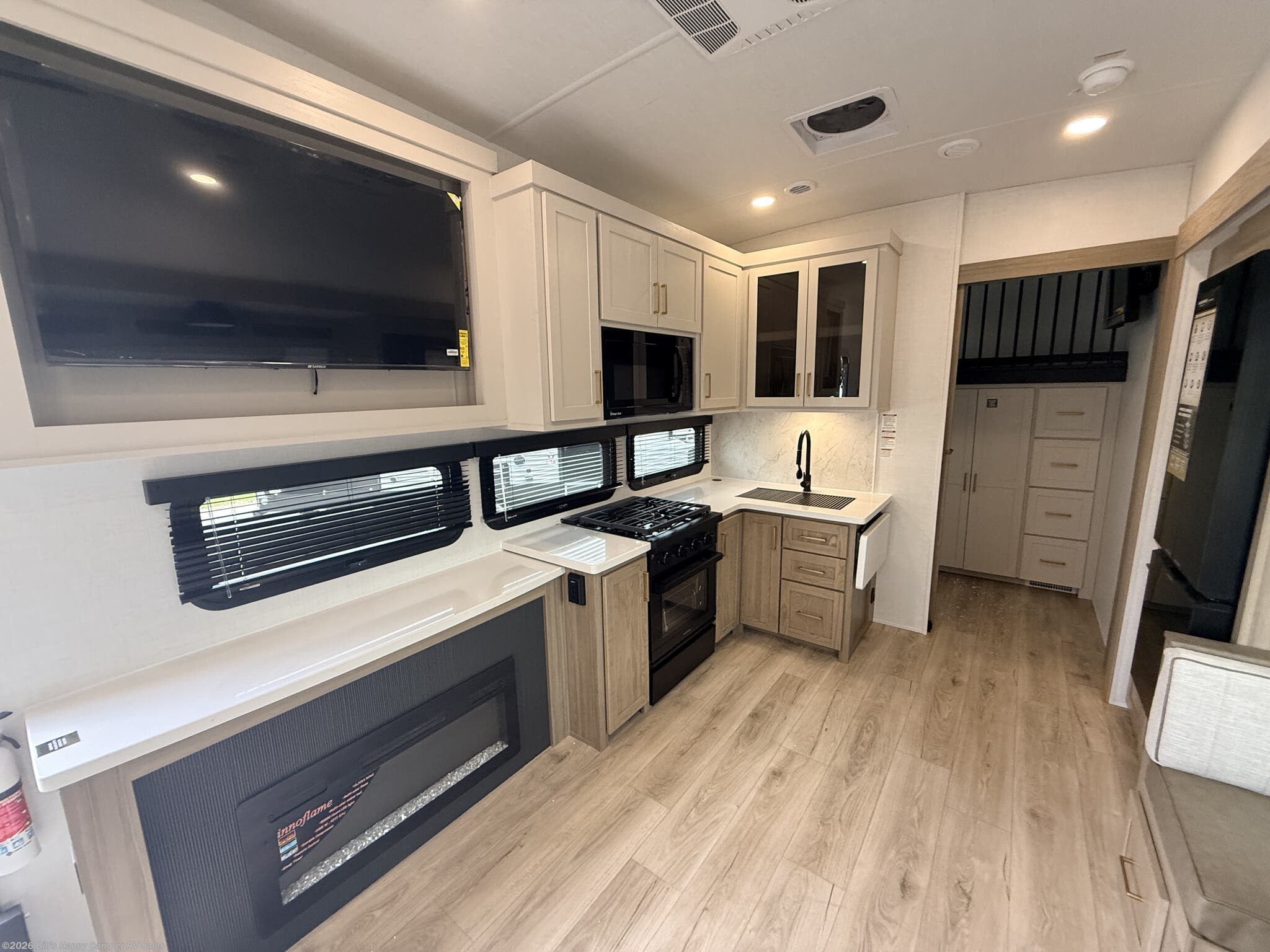 FOREST RIVER ROCKWOOD SIGNATURE R374DBH