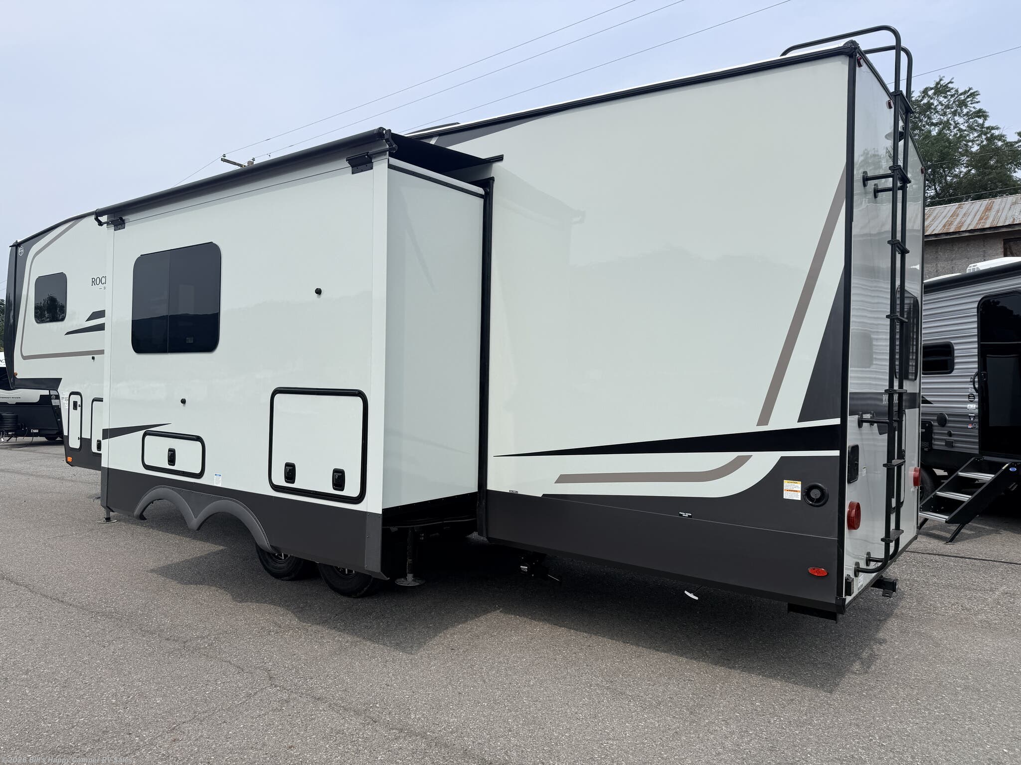 FOREST RIVER ROCKWOOD SIGNATURE R374DBH