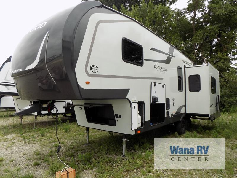 FOREST RIVER ROCKWOOD SIGNATURE 301SRK