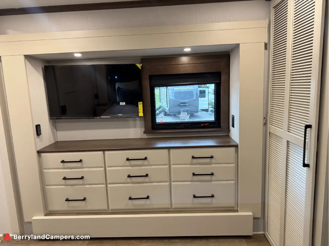FOREST RIVER RIVERSTONE 421FK