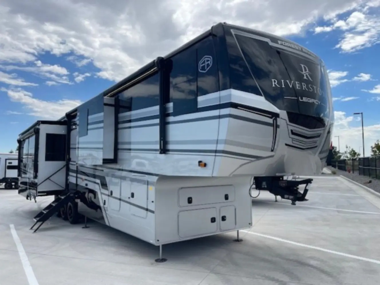 FOREST RIVER RIVERSTONE 43BFC
