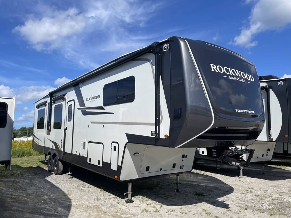 FOREST RIVER ROCKWOOD SIGNATURE 404SRK