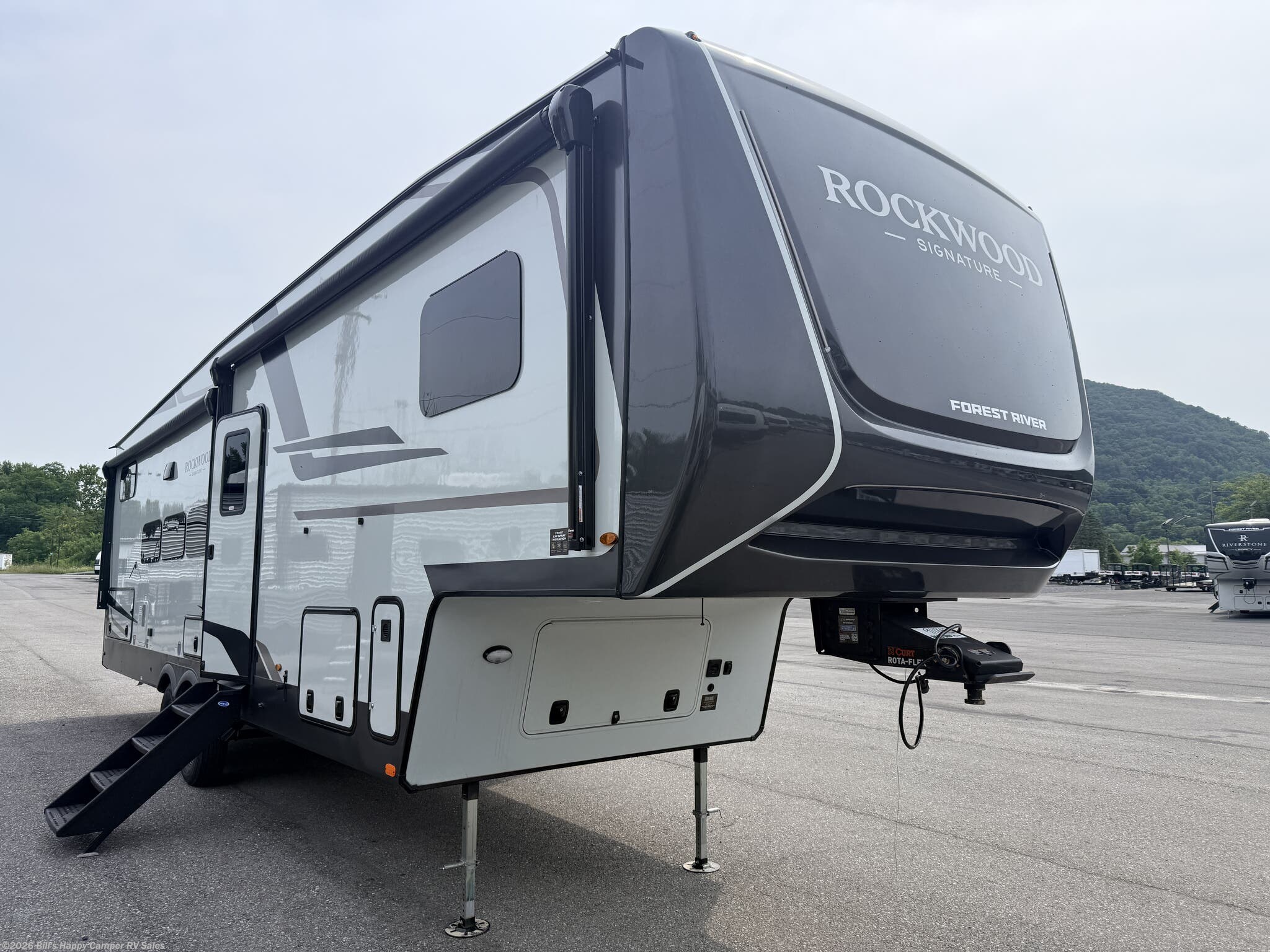 FOREST RIVER ROCKWOOD SIGNATURE R374DBH