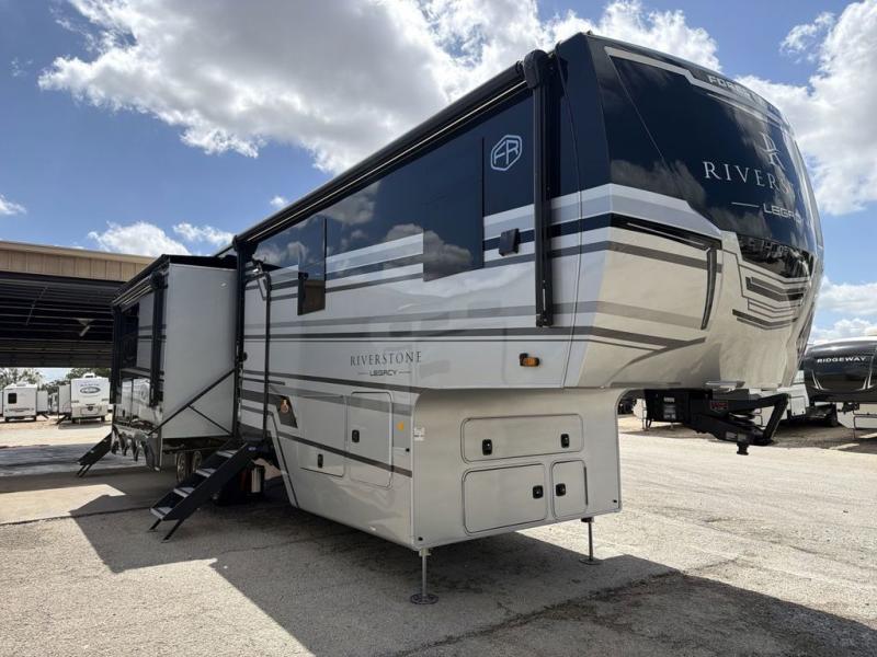 FOREST RIVER RIVERSTONE 44DBL