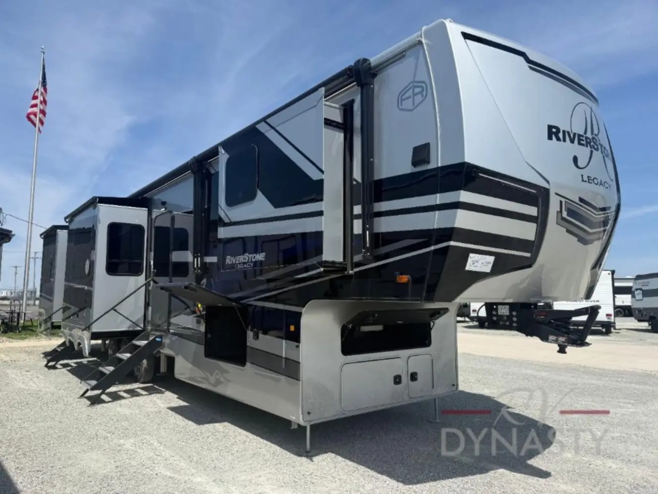 FOREST RIVER RIVERSTONE 420RE