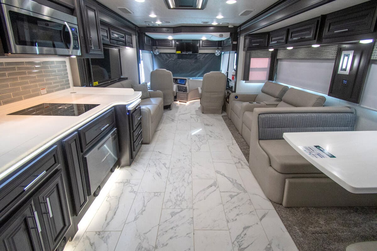 FOREST RIVER BERKSHIRE XLT 45E