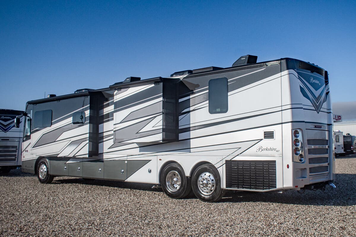 FOREST RIVER BERKSHIRE XLT 45E