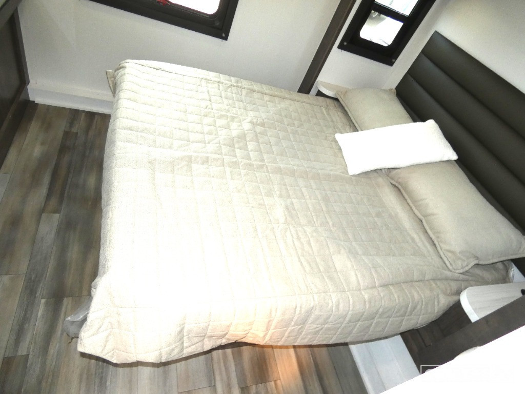 ENTEGRA COACH ODYSSEY 29V