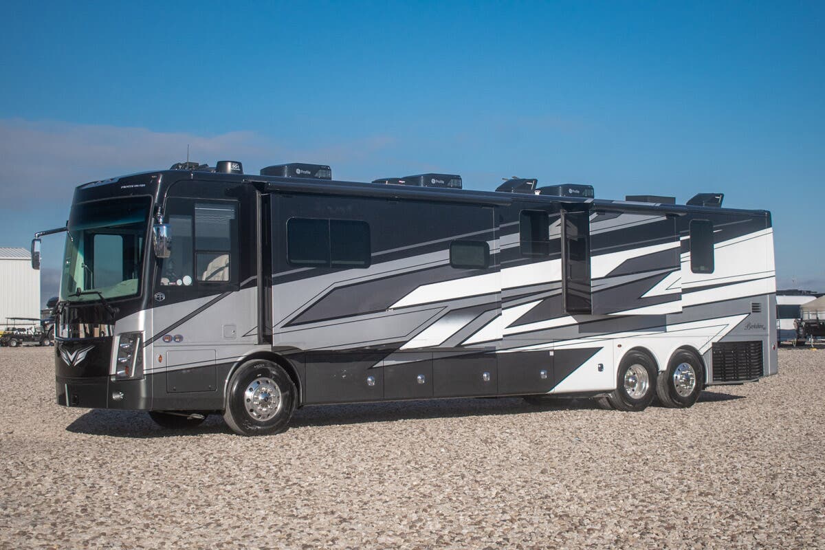 FOREST RIVER BERKSHIRE XLT 45E
