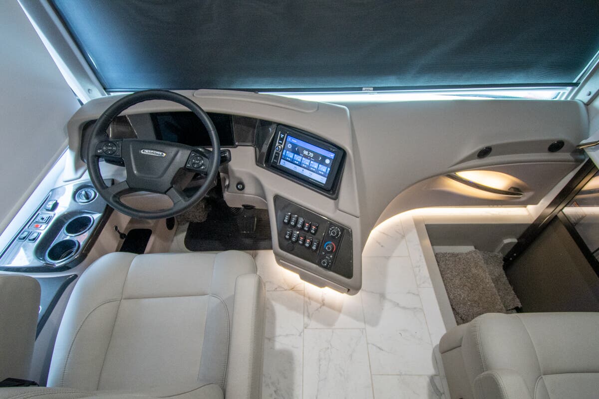 FOREST RIVER BERKSHIRE XLT 45E
