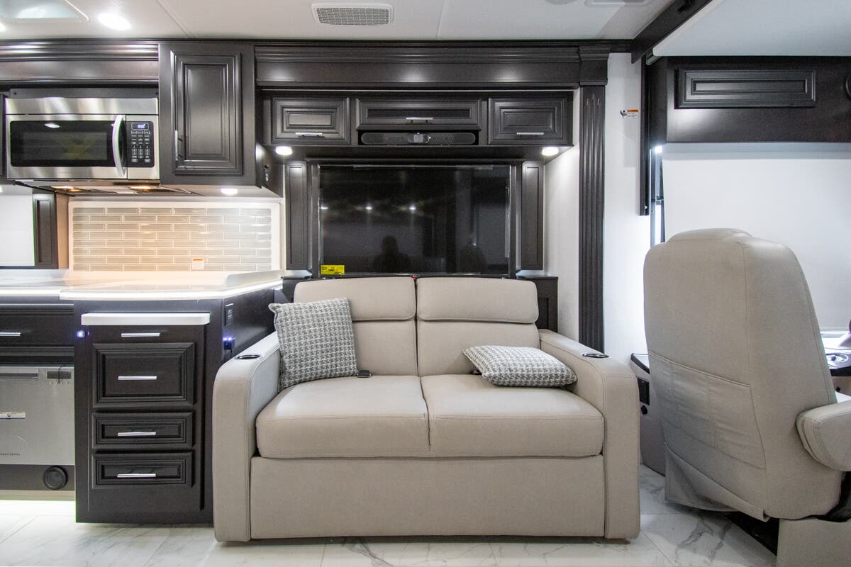 FOREST RIVER BERKSHIRE XLT 45E