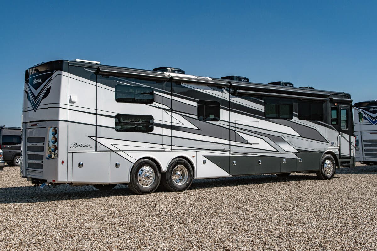 FOREST RIVER BERKSHIRE XLT 45E