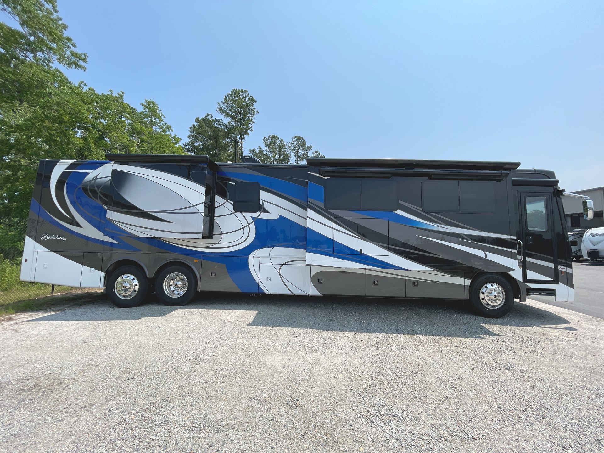 Forest River Berkshire XLT 45A
