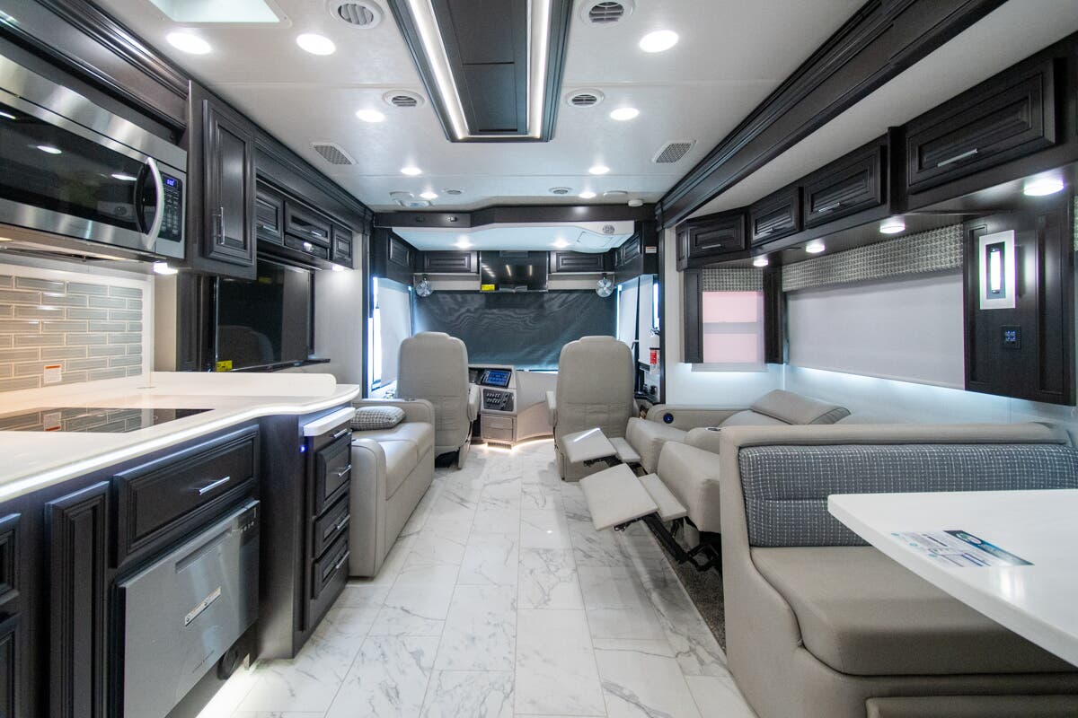 FOREST RIVER BERKSHIRE XLT 45E