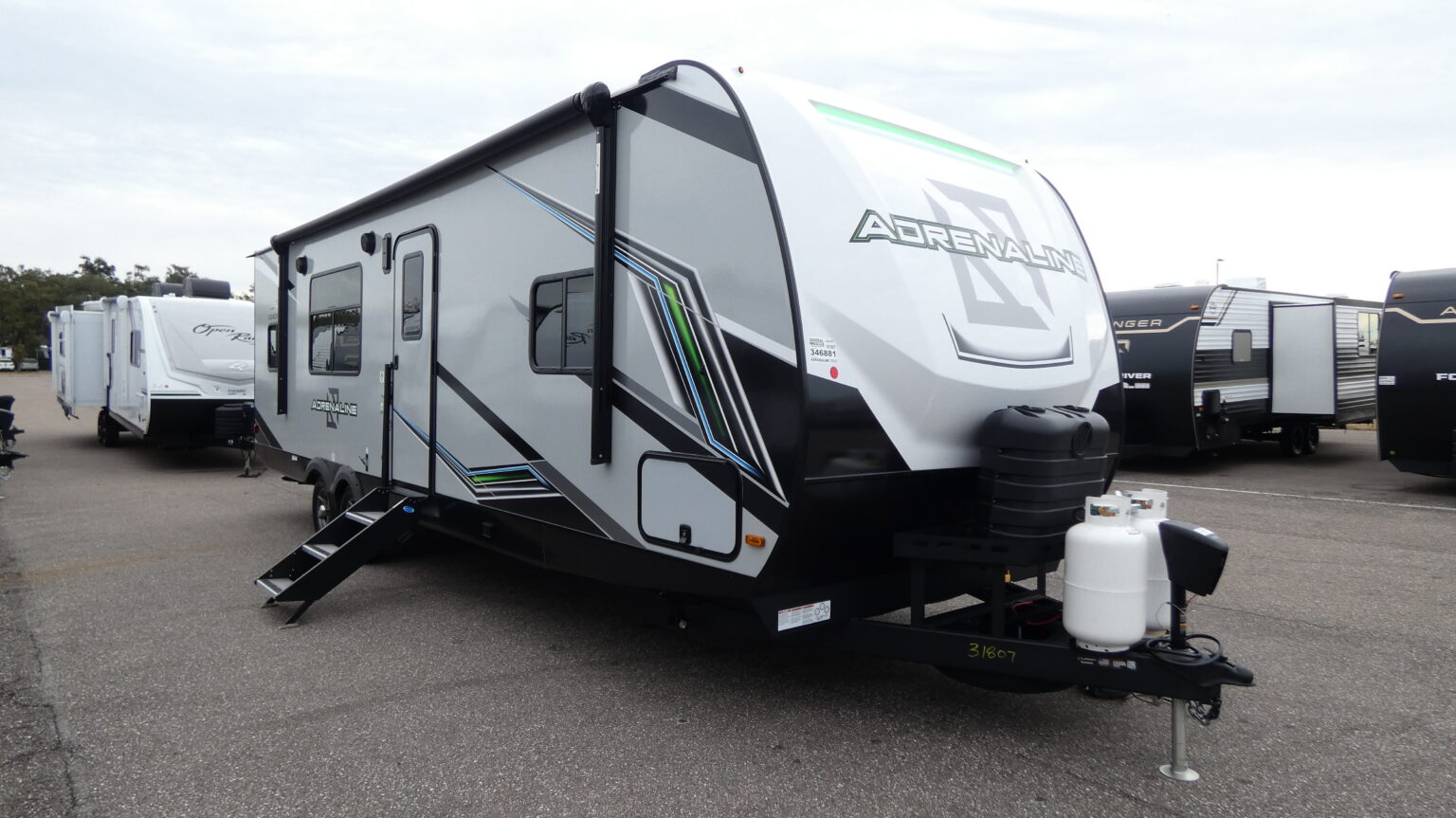 COACHMEN ADRENALINE 27LT