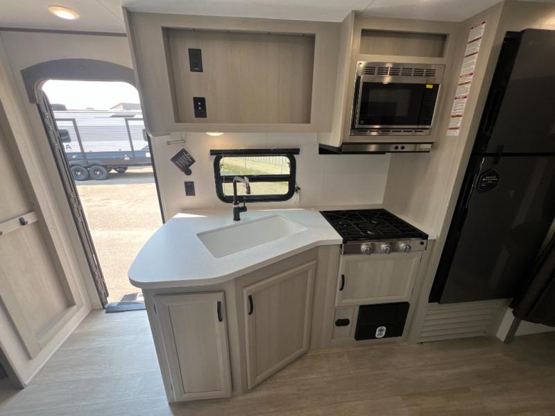 COACHMEN CATALINA SUMMIT 8 SERIES 231BHS