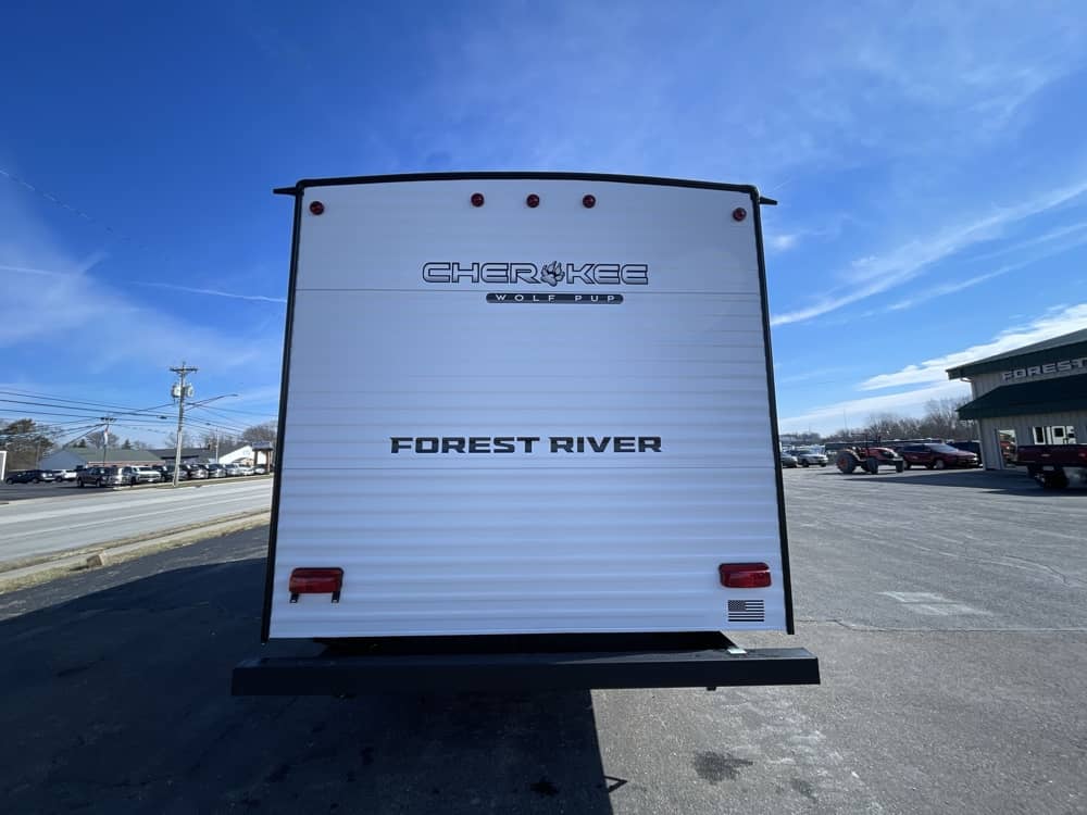 FOREST RIVER WOLF PUP 16LP