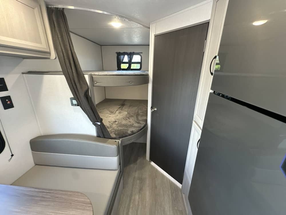 CATALINA SUMMIT SERIES 8 211BH