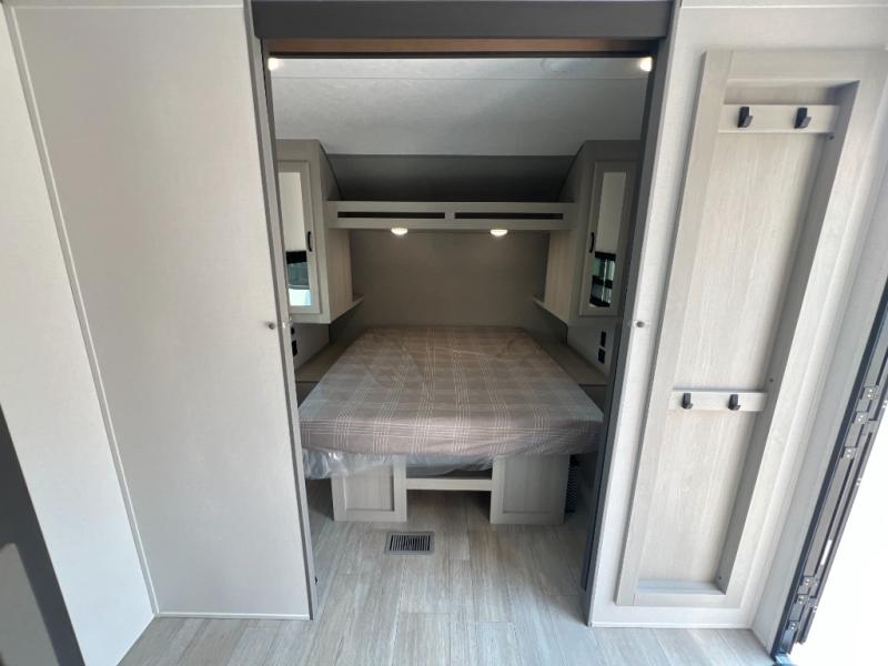 COACHMEN CATALINA SUMMIT 8 SERIES 231BHS