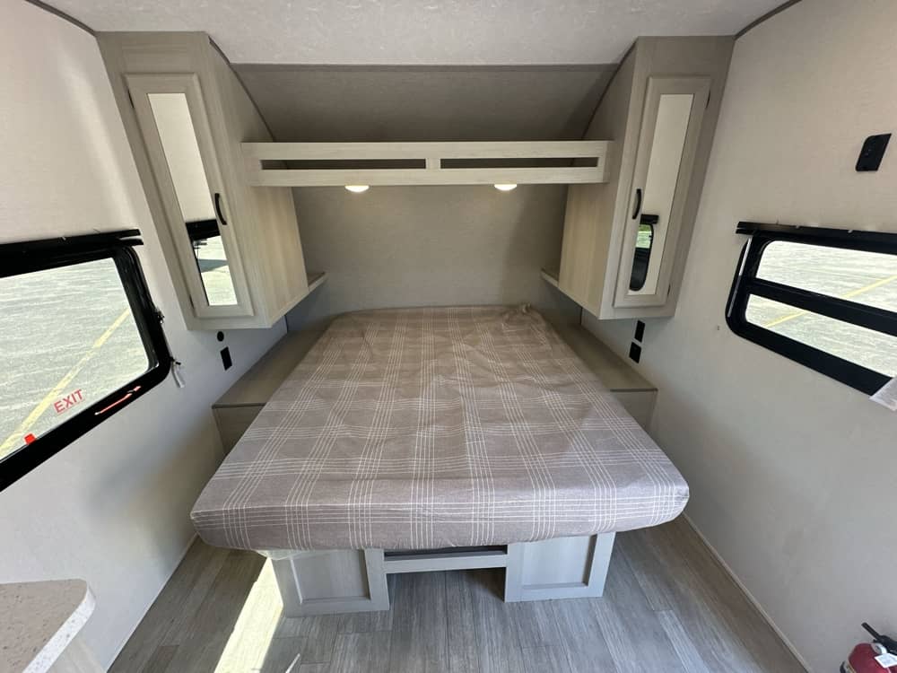 CATALINA SUMMIT SERIES 8 211BH