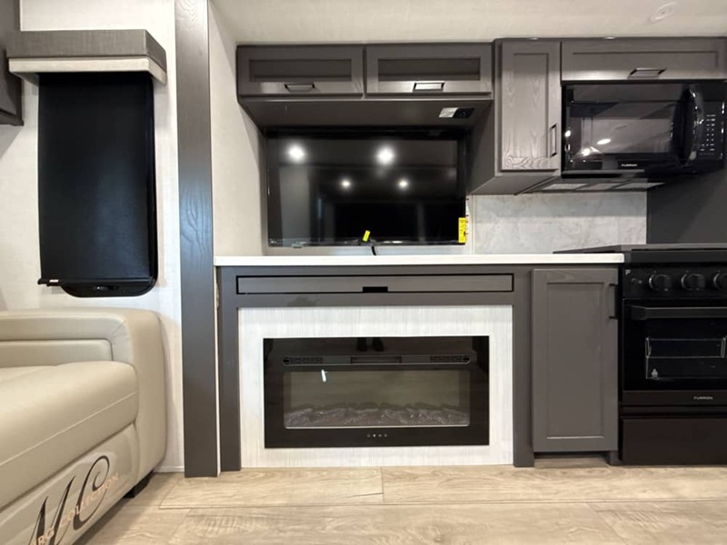 FOREST RIVER ROCKWOOD SIGNATURE 8339FK