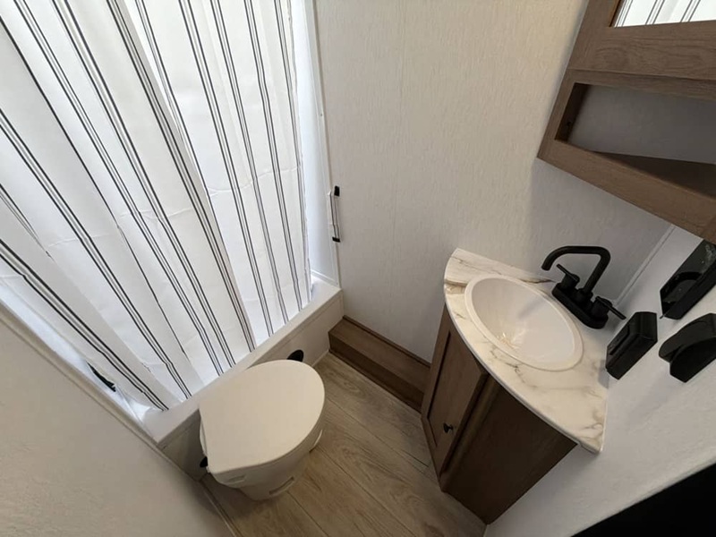 COACHMEN APEX ULTRA LITE 26BHX