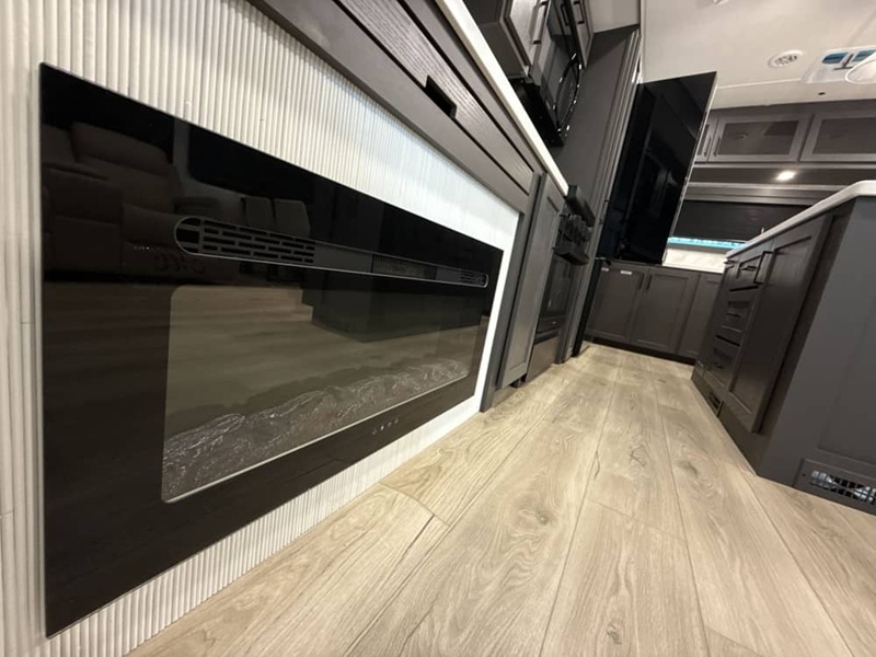 FOREST RIVER ROCKWOOD SIGNATURE 8339FK