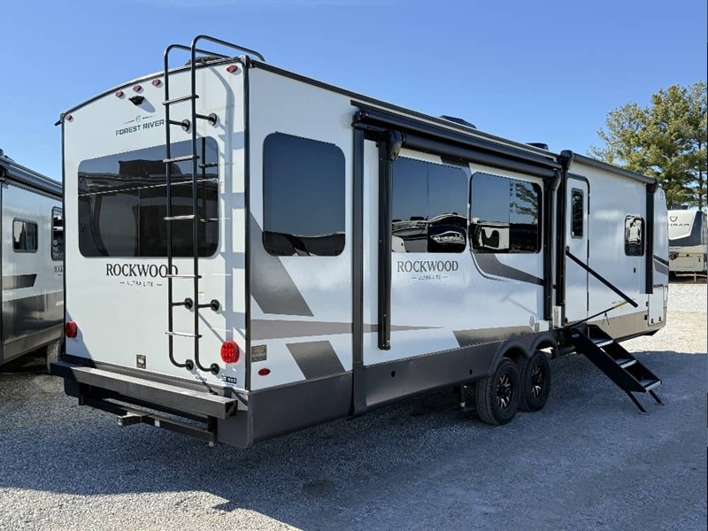 FOREST RIVER ROCKWOOD ULTRA LITE 2906RL