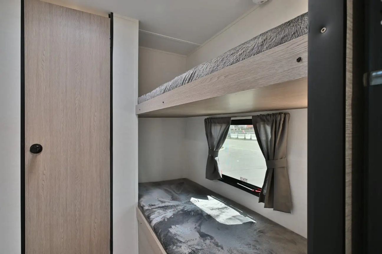 Gulf Stream Coach Ameri-lite 279BH